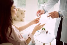 女性甲亢做试管婴儿容易导致胎儿流产或畸形吗？